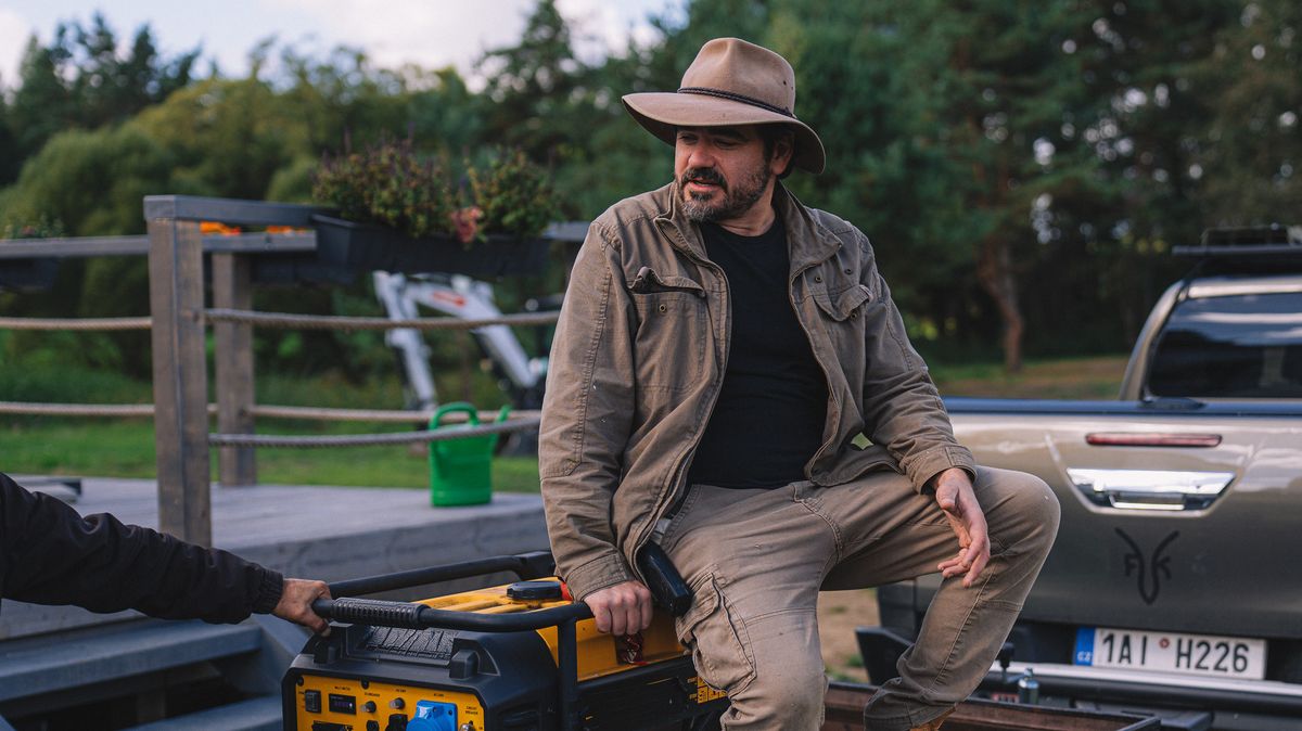 Vojta Kotek má nové auto! Na jeho farmě dostane šikovný pracant pořádně do těla